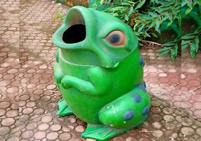 Frog   shape frp Dustbin for public parks